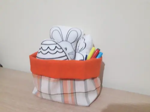 Coelho na Cestinha para Colorir