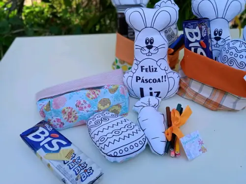 Coelho na Cestinha para Colorir