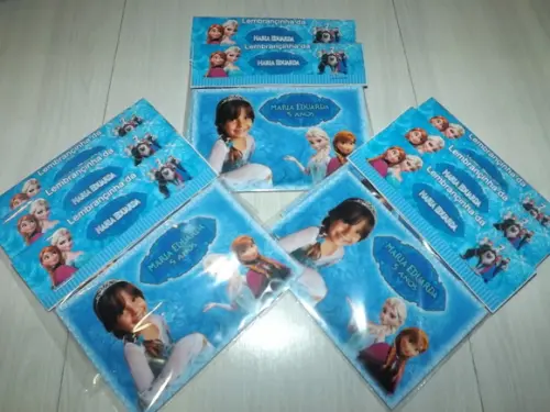 Imã Personalizado Frozen com lapela