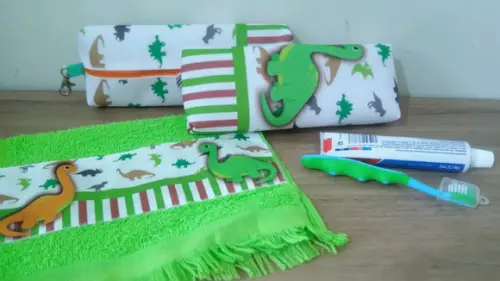 Kit Higiene estojo Dinossauro