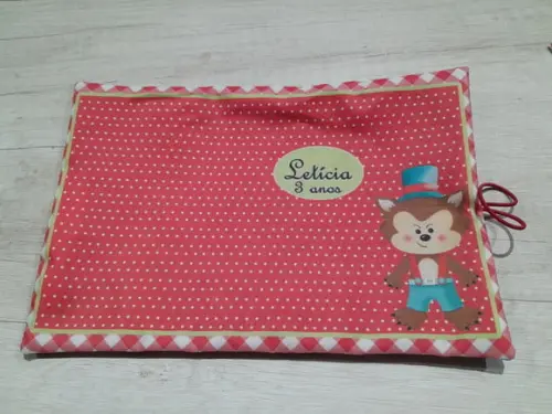 Lousa de Tecido Lobo Mal Vermelho 20 x 30