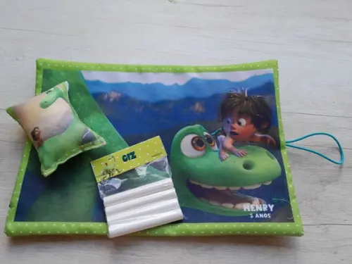 Lousa de Tecido o Bom Dinossauro 20 x 30