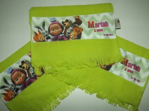 Toalhinha de mão A menina e o Urso