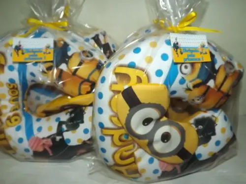 Almofada de Pescoço e Tapa Olho Minions