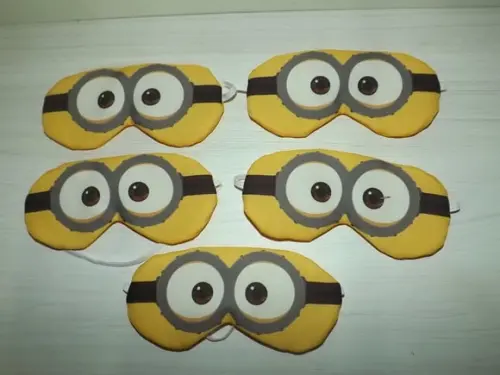 Almofada de Pescoço e Tapa Olho Minions