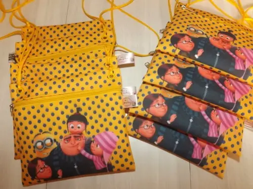 Bolsinha Minions Tira colo