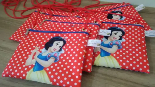 Bolsinha Princesas Tira colo