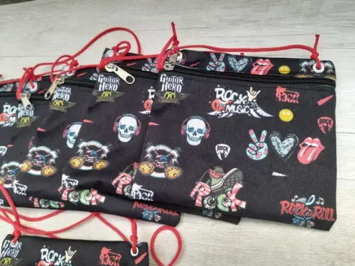 Bolsinha Rock Tira Colo