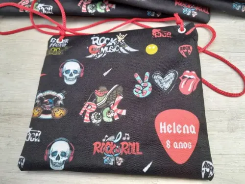 Bolsinha Rock Tira Colo