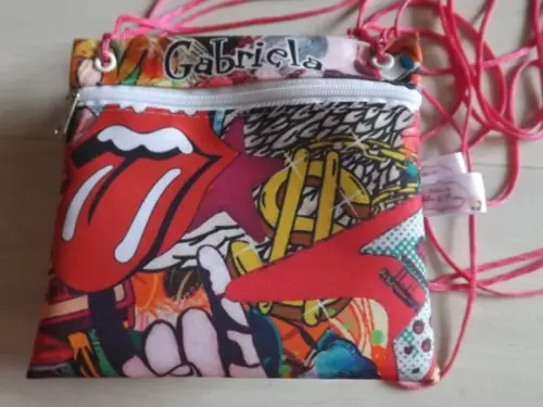 Bolsinha Rock Tira colo