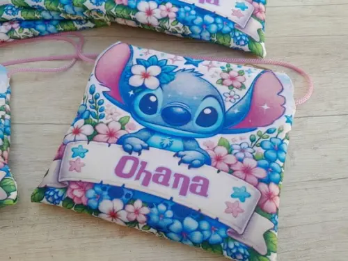 Bolsinha Stitch Tira Colo