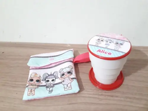 Copo retrátil com necessarie LOL Menina