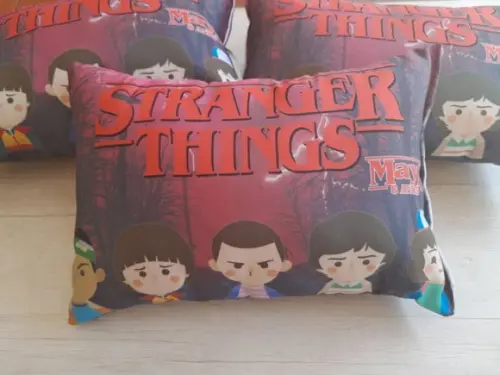 Kit Higiene Luxo Festa do Pijama com Almofada Stranger Thing