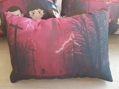 Kit Higiene Luxo Festa do Pijama com Almofada Stranger Thing