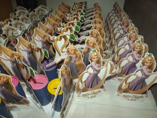 Totem Personalizado Enrolados P