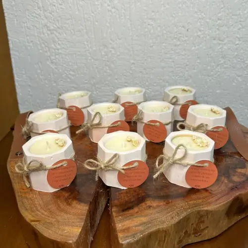 Vela no Pote de Gesso para Eventos com Tag Personalizada
