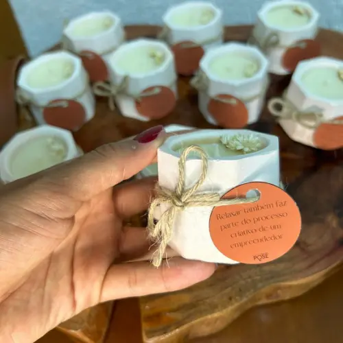 Vela no Pote de Gesso para Eventos com Tag Personalizada