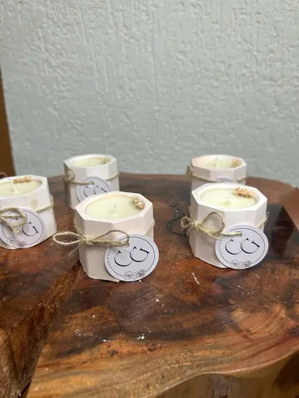 Vela no Pote de Gesso para Eventos com Tag Personalizada