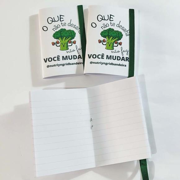 Kit Bloquinho Brochura A6 + Lápis Adesivado + Embalagem
