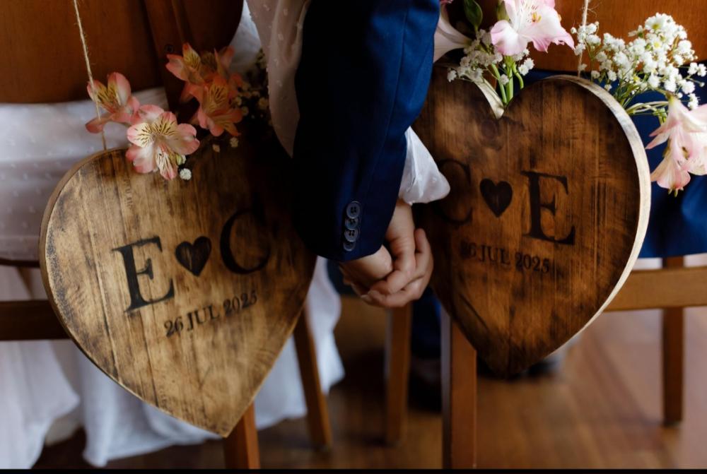 Placa Coração Gravada para Cadeira Casamento