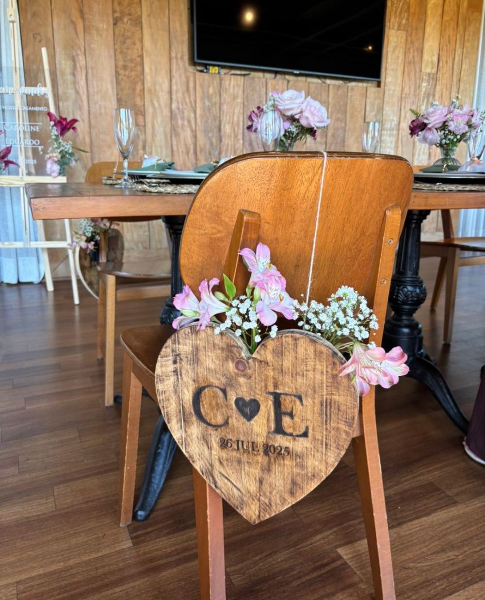 Placa Coração Gravada para Cadeira Casamento