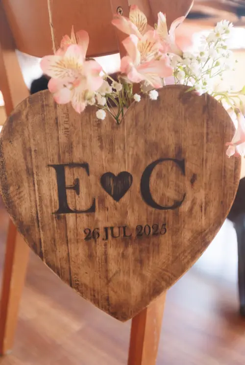 Placa Coração Gravada para Cadeira Casamento