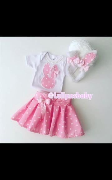 Roupa de Páscoa infantil coelhinha