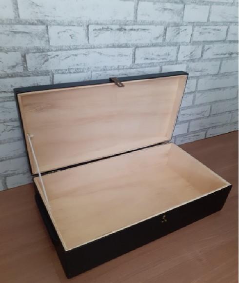Caixa de Madeira com Fecho p/ Cadeado Preta 60x13x27