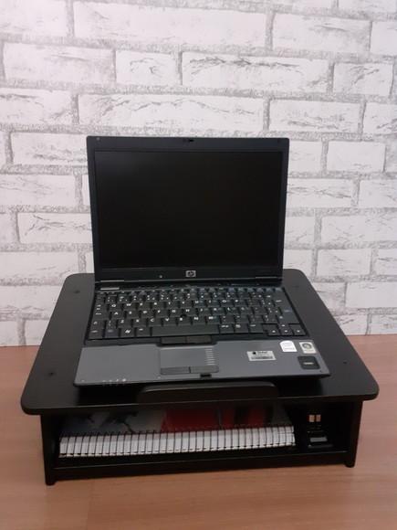 Suporte para Notebook Preto em Madeira