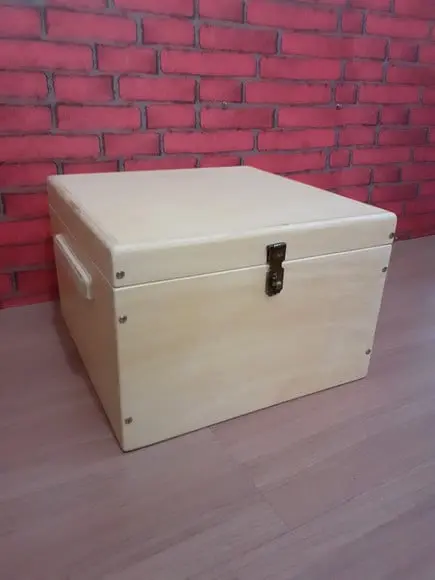Caixa de Madeira Multiuso com Fecho p/ Cadeado 22x32x32