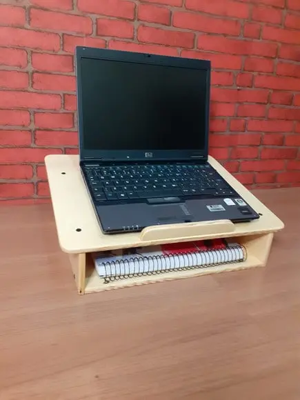 Suporte para Notebook em Madeira