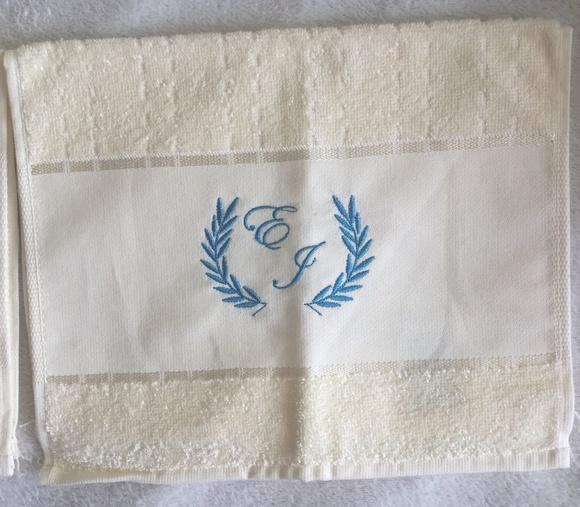 Toalha bordada lembrança casamento