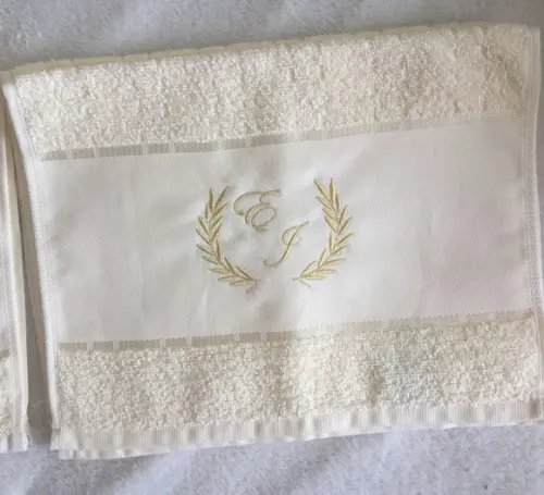 Toalha bordada lembrança casamento