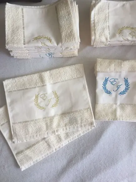 Toalha bordada lembrança casamento