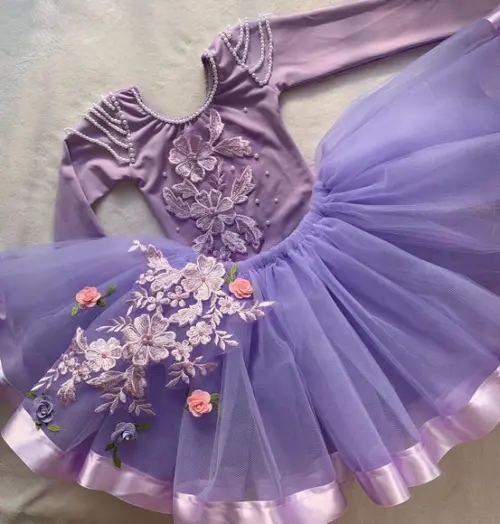 Vestido com Flores para Festa Tema Jardim Encantado