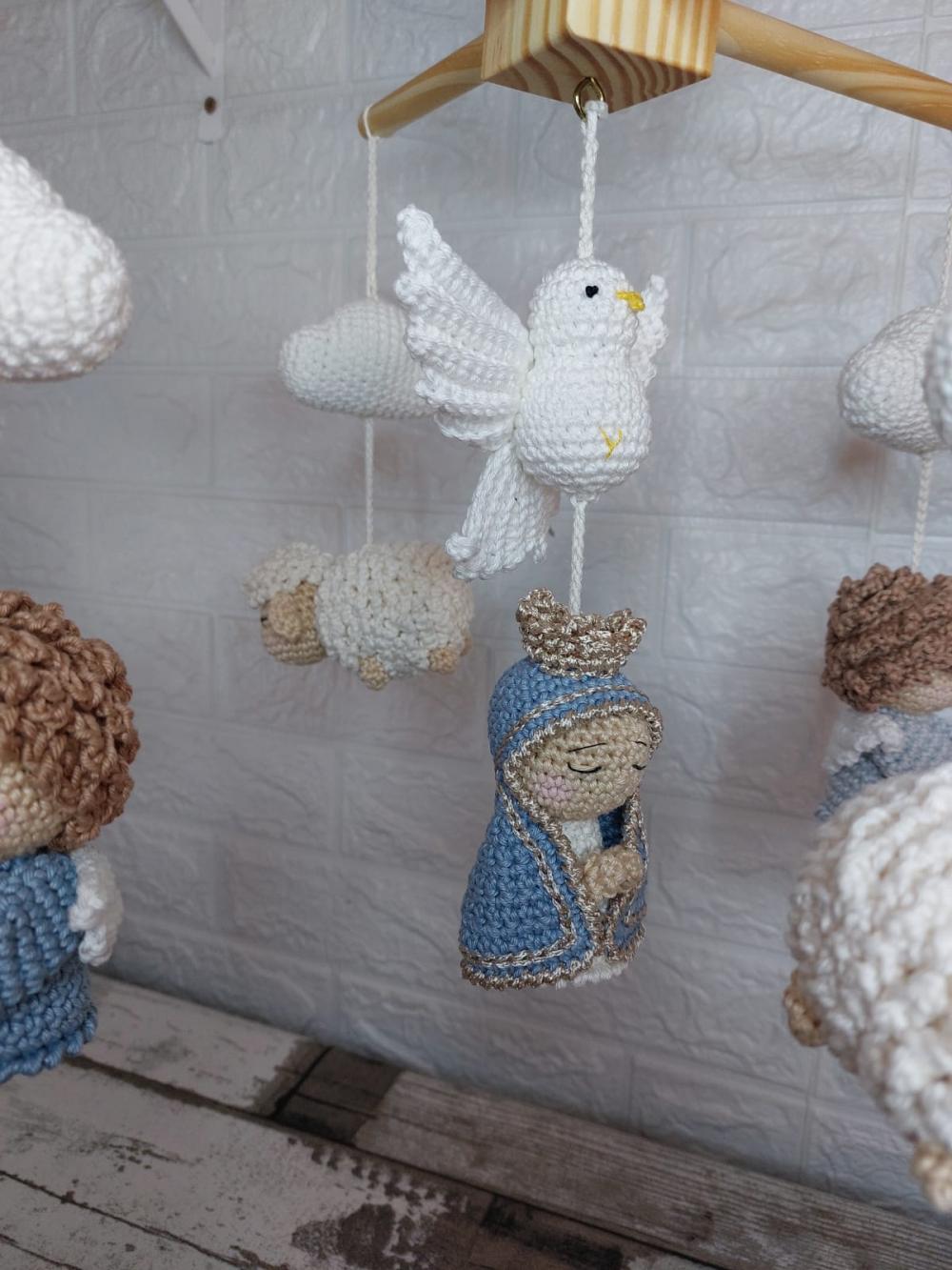 Móbile Santinha de amigurumi