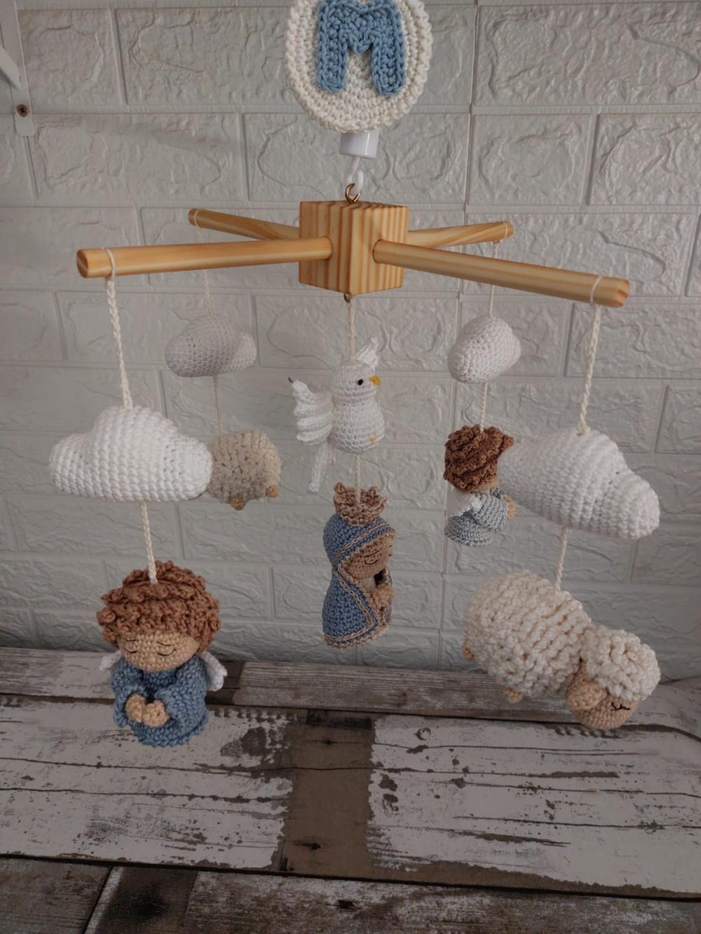 Móbile Santinha de amigurumi