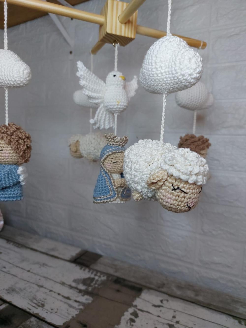 Móbile Santinha de amigurumi