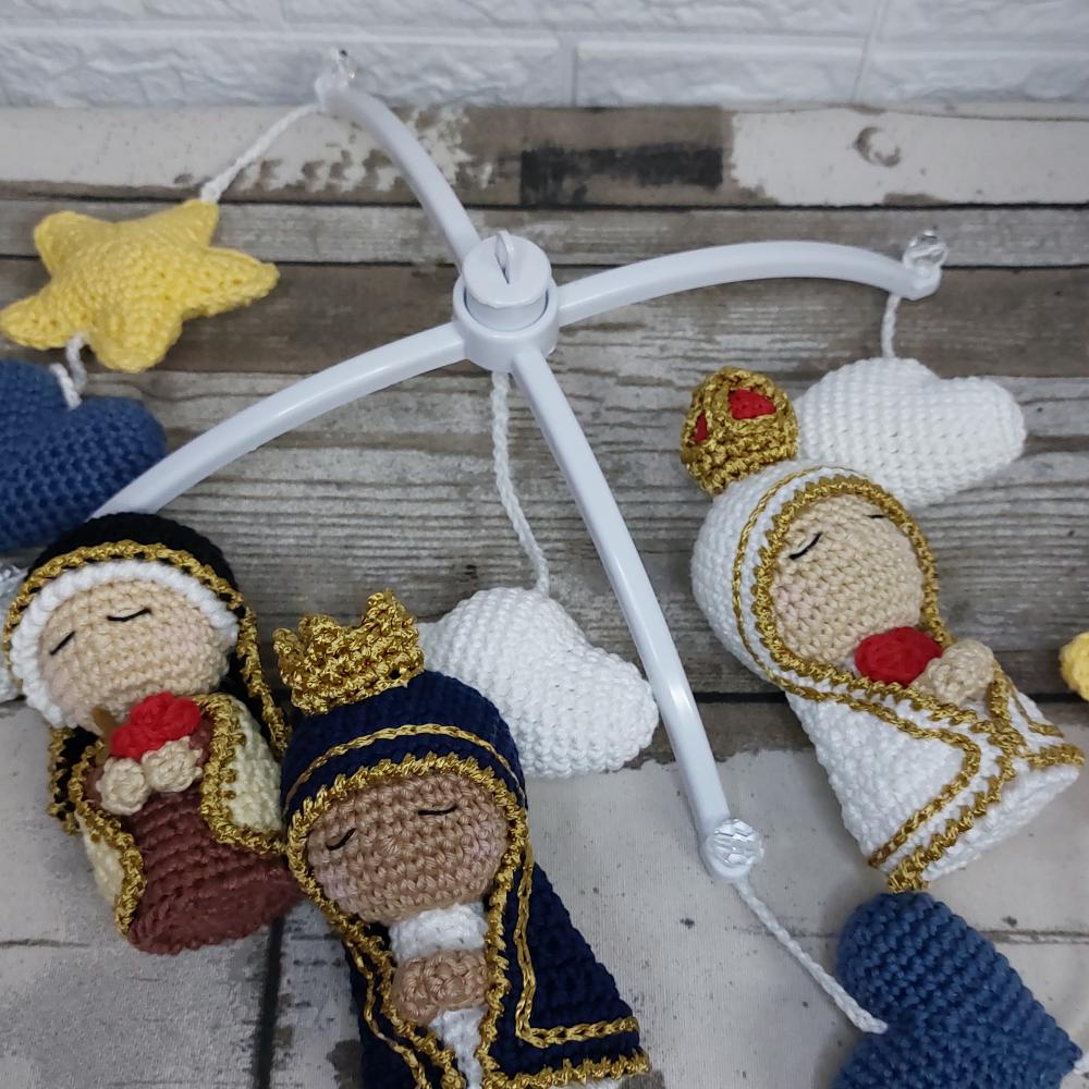Móbile Santinha de amigurumi