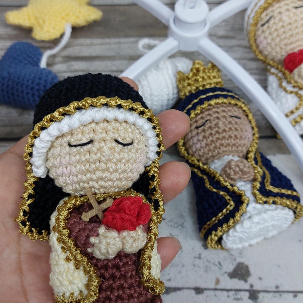 Móbile Santinha de amigurumi