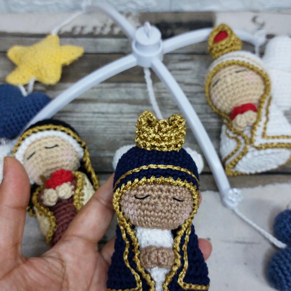 Móbile Santinha de amigurumi