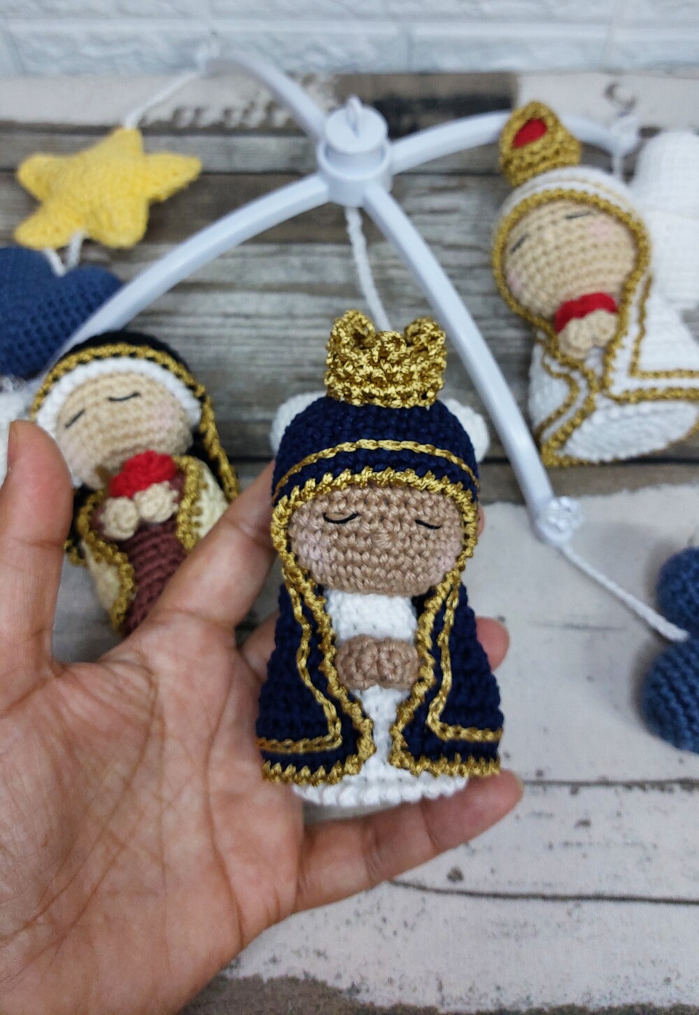 Móbile Santinha de amigurumi