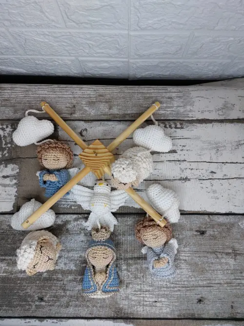 Móbile Santinha de amigurumi