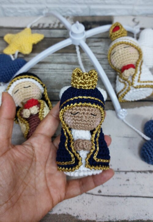 Móbile Santinha de amigurumi