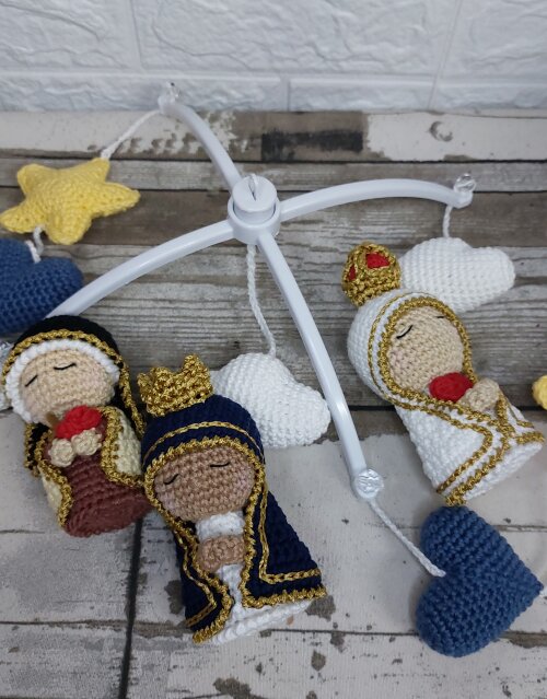 Móbile Santinha de amigurumi