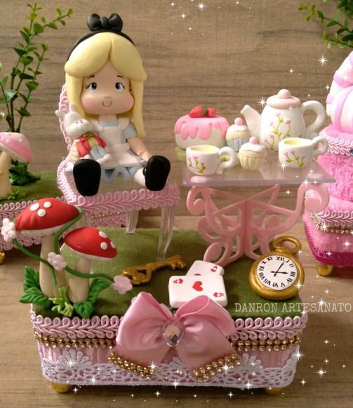 Caixa Cenário de Luxo Alice no País das Maravilhas