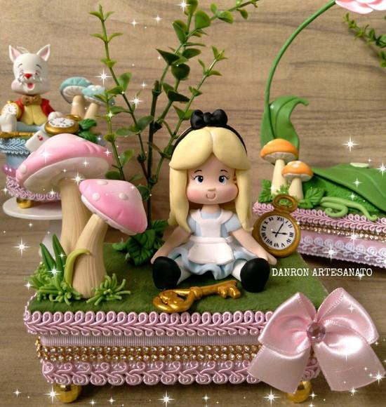 Caixa Cenário de Luxo Alice no País das Maravilhas