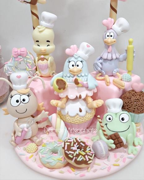 Topo de Bolo Galinha Pintadinha Confeiteira