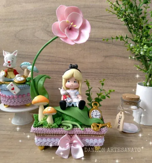 Caixa Cenário de Luxo Alice no País das Maravilhas