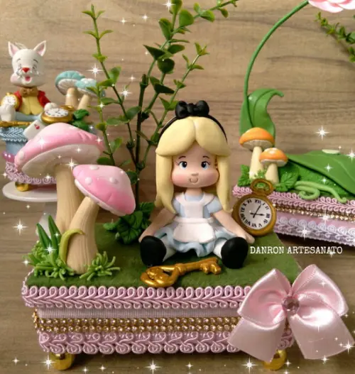 Caixa Cenário de Luxo Alice no País das Maravilhas